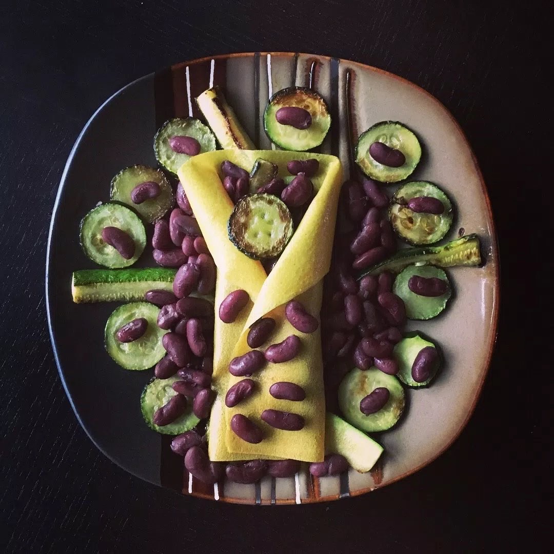 zucchini with kidney beans and coconut tortilla