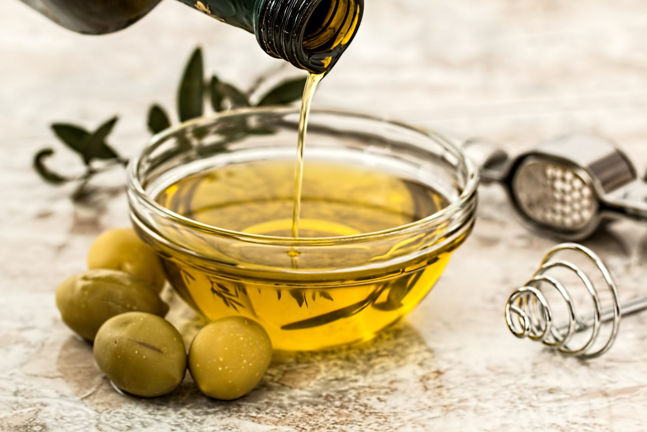 olive oil pouring into a condiment cup